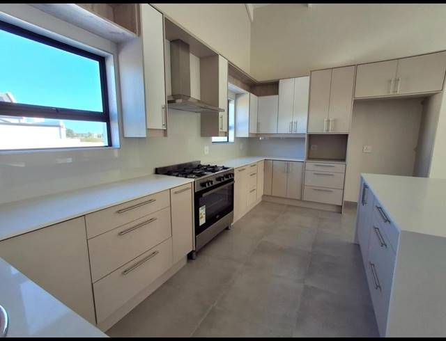 3 BEDROOM HOUSE FOR SALE IN BRITANNIA BAY